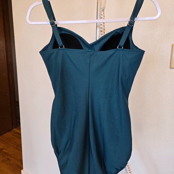 Miraclesuit Size 6 - Picture 2 of 4